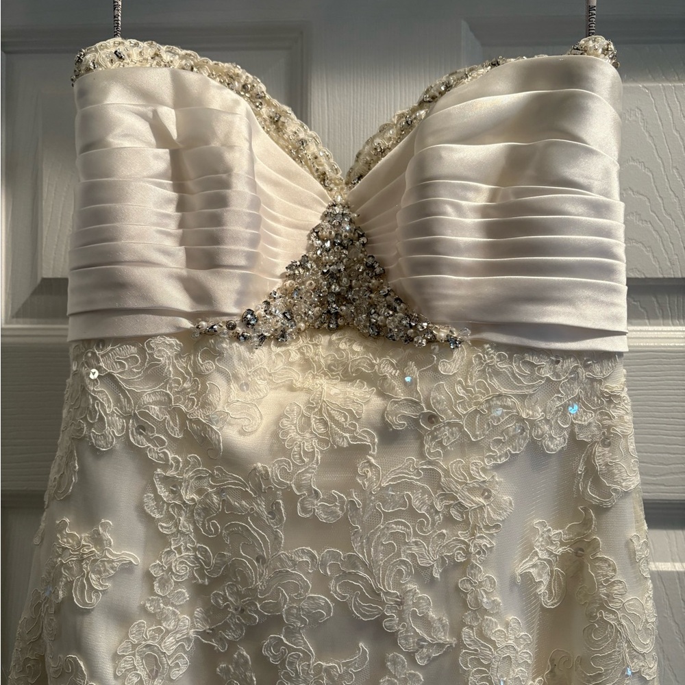 Maggie Soterro Wedding Gown. Size 2 Petite Length. Never worn.